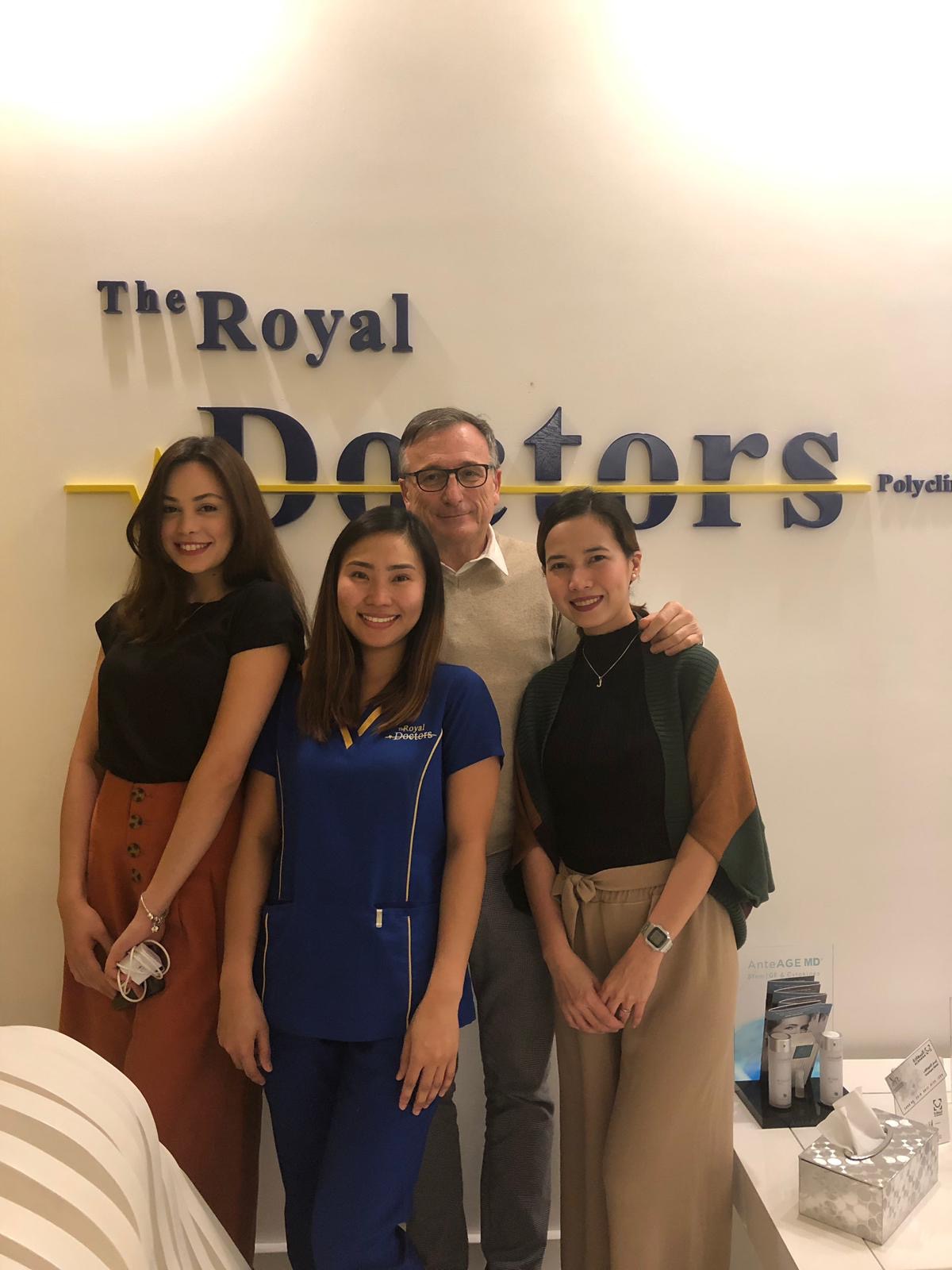 Il chirurgo plastico Cecchini presso la clinica The Royal Doctors a Dubai